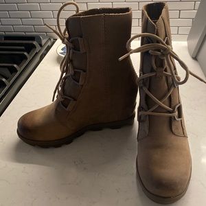 Sorel Joan of Arctic wedge- only worn a handful of times!